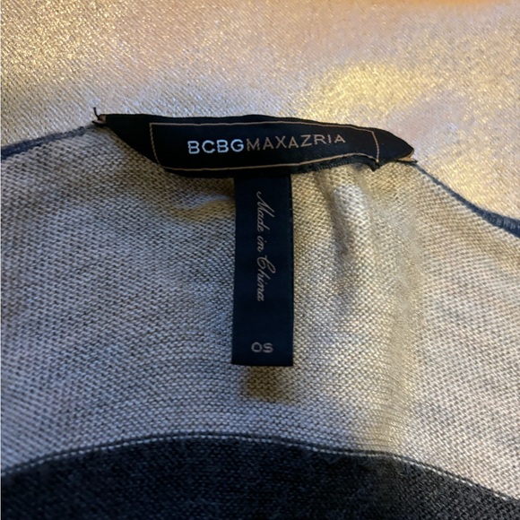 BCBGMaxariza top. Lots of stretch. Says it’s “OS” fits comfortably up to a xl - Picture 2 of 2